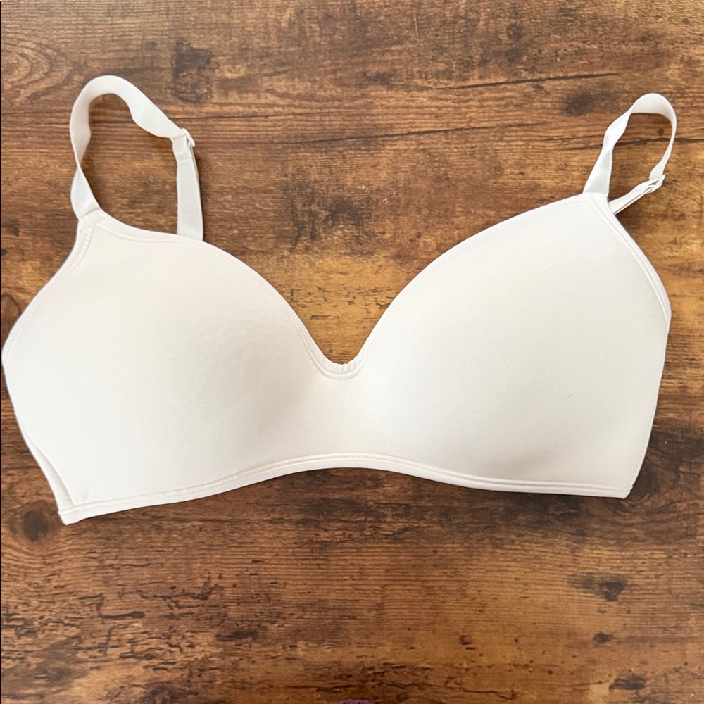 Elegant Cream Wireless Bra - Picture 1 of 5